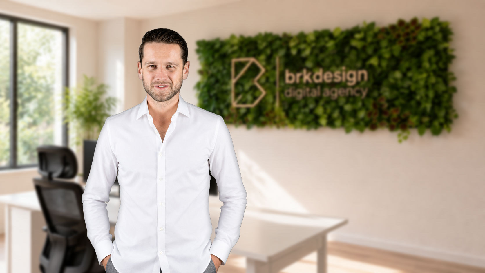Het kantoor van BRKdesign in Koudekerke — plantenwand met logo en werkplekken